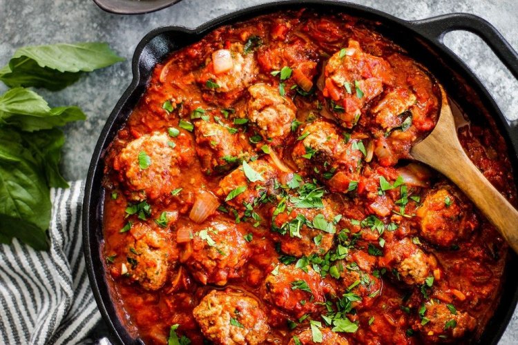 Frikadellen mit Champignons und Soße