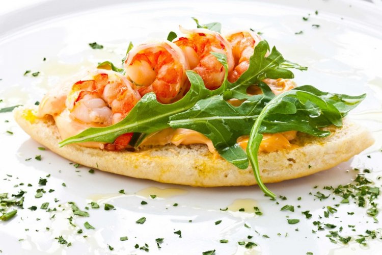 Lachs-Sandwiches mit Garnelen