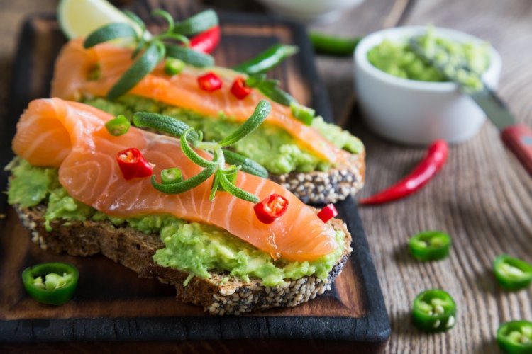 Lachs-Sandwiches mit Avocado