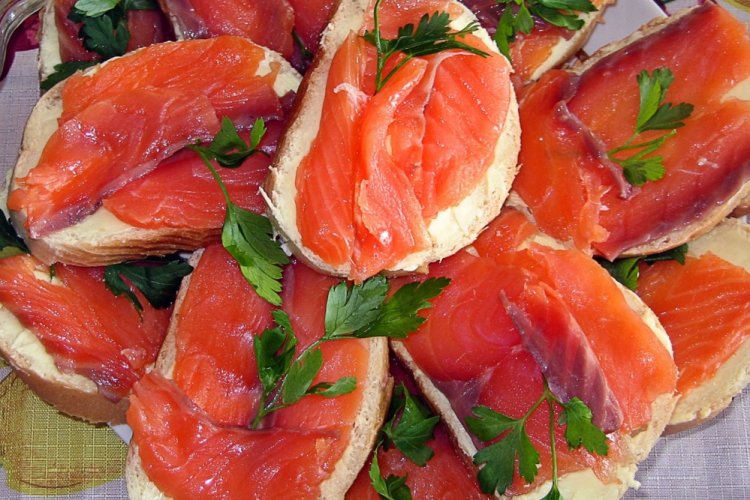 Lachs-Sandwiches mit koreanischen Karotten