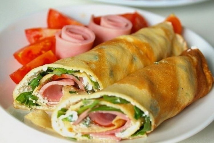 Pfannkuchen mit Schinken, Käse und Kräutern