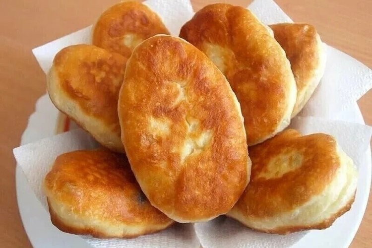 Gebratene Piroggen mit Kohl