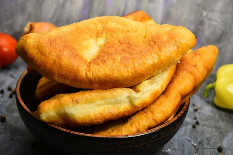 Gebratene Piroggen mit Kartoffeln