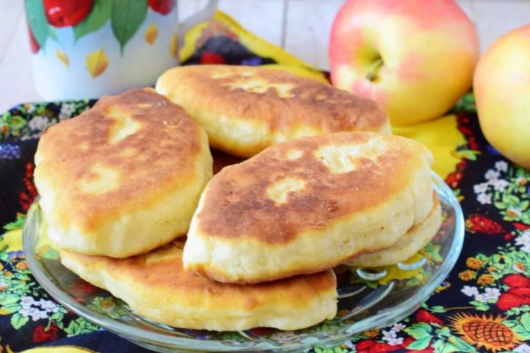 Piroggen mit Äpfeln