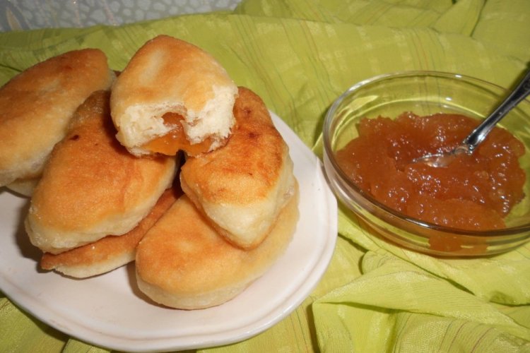 Piroggen mit Marmelade