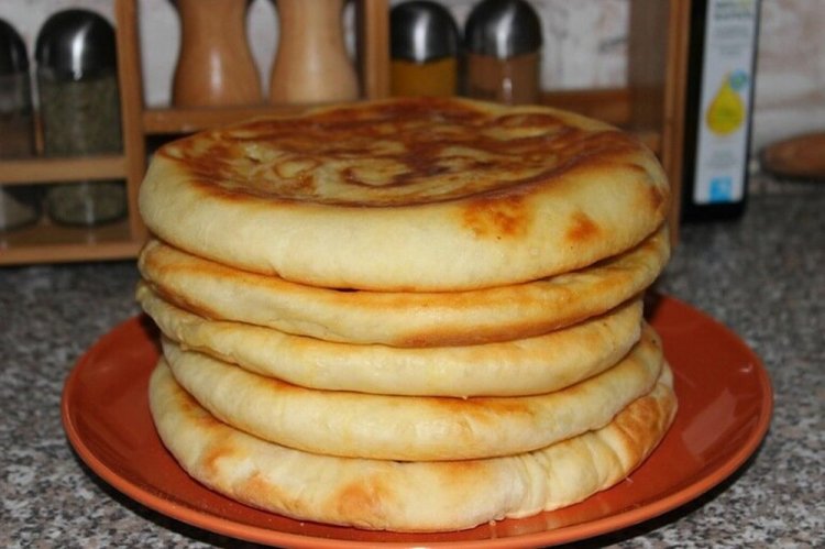Hefefladenbrote mit Kartoffeln