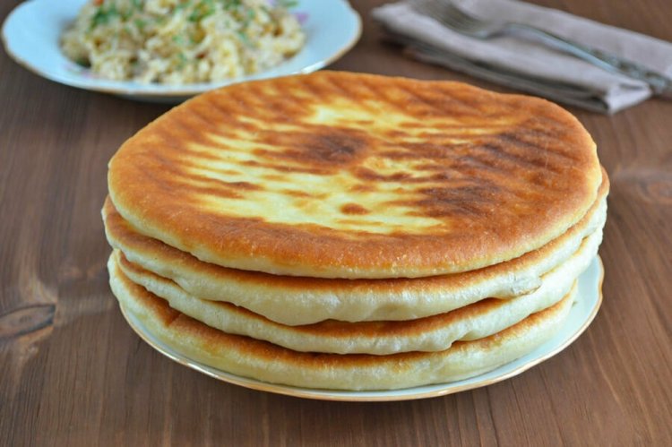 Hefefladenbrote mit Butter
