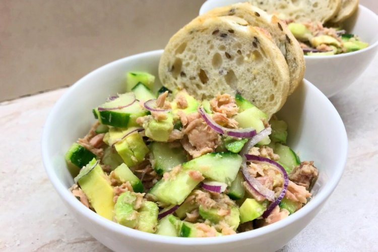 Avocado, Tuna, and Orange Dressing Salad