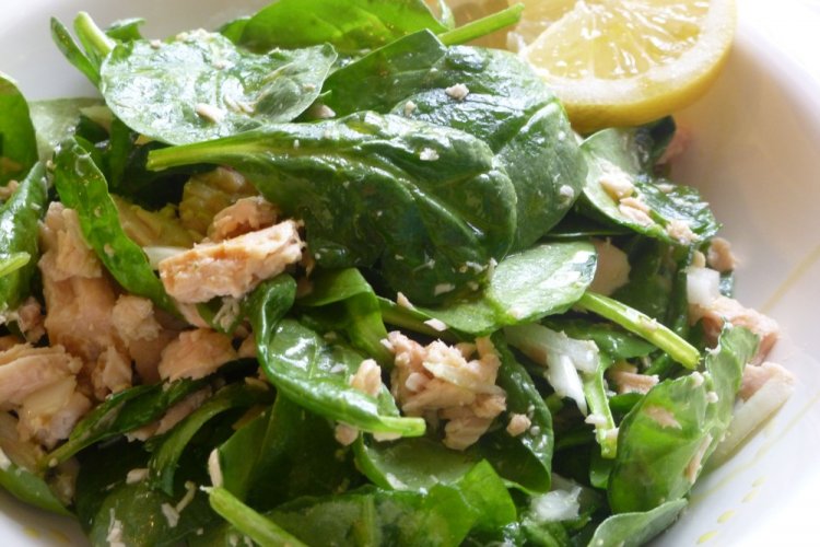 Spinach, Avocado, and Tuna Salad
