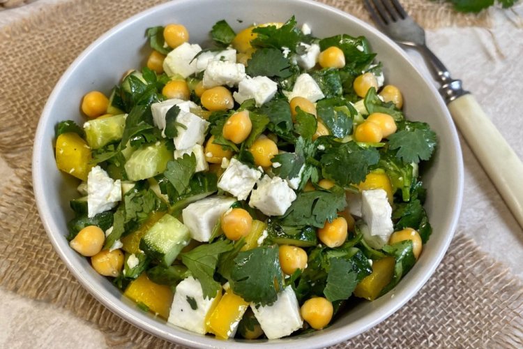 Kichererbsensalat mit Feta