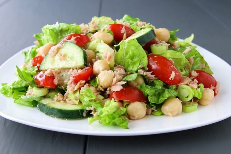 Salat mit Thunfisch und Kichererbsen