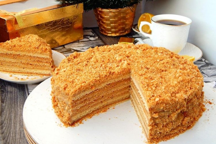 Medovik (Honey Cake) in a Skillet