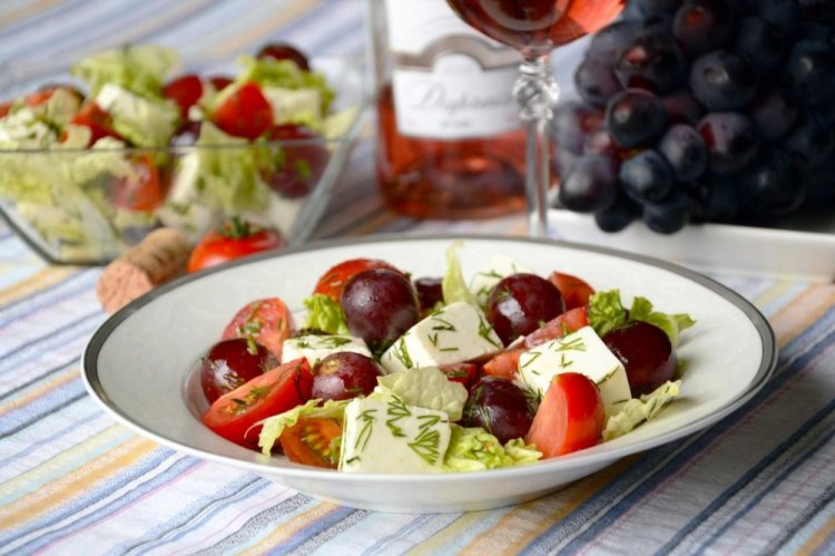 Ensalada de uvas y queso feta