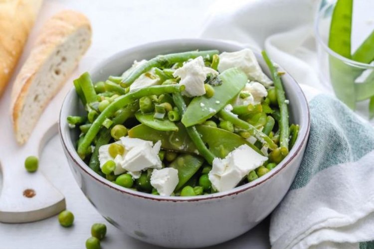 Ensalada de judías verdes, guisantes y feta