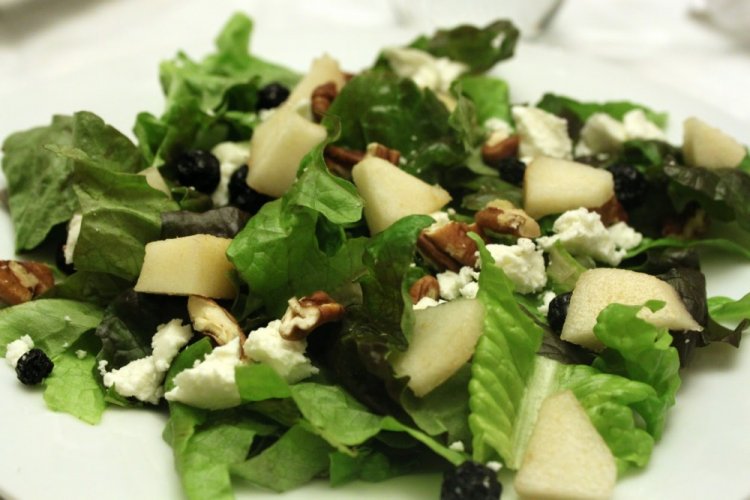 Ensalada de manzanas, peras y feta
