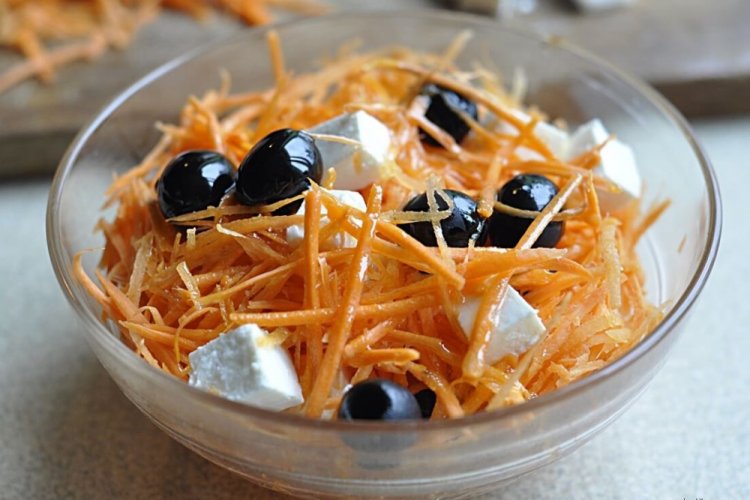 Ensalada de zanahoria coreana y feta