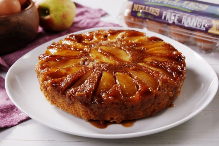 Charlotte with Caramelized Apples in a Skillet