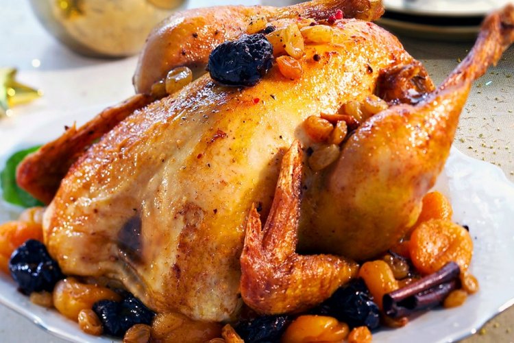 Hähnchen gefüllt mit Pflaumen