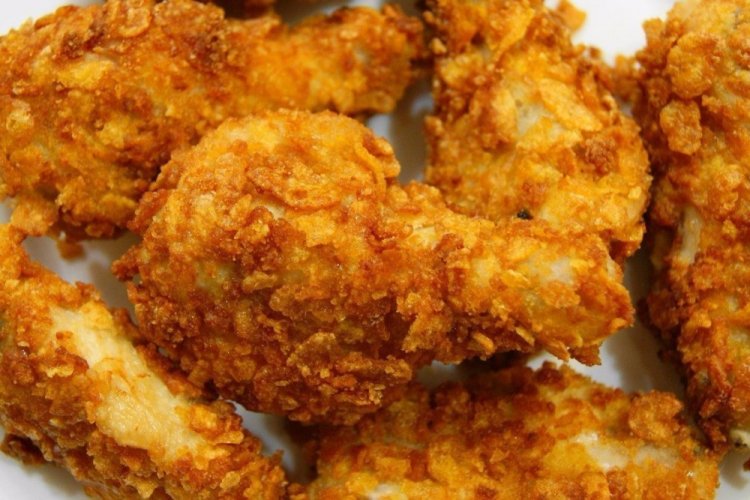 Hähnchenschenkel mit knuspriger Cornflakes-Kruste