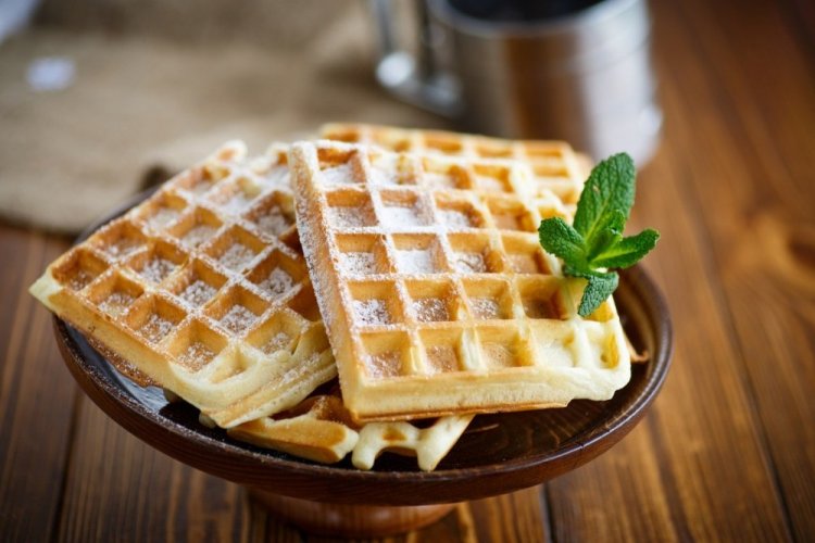 Belgische Waffeln mit Mineralwasser