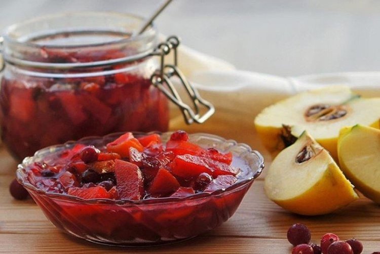 Quittenmarmelade mit Preiselbeeren