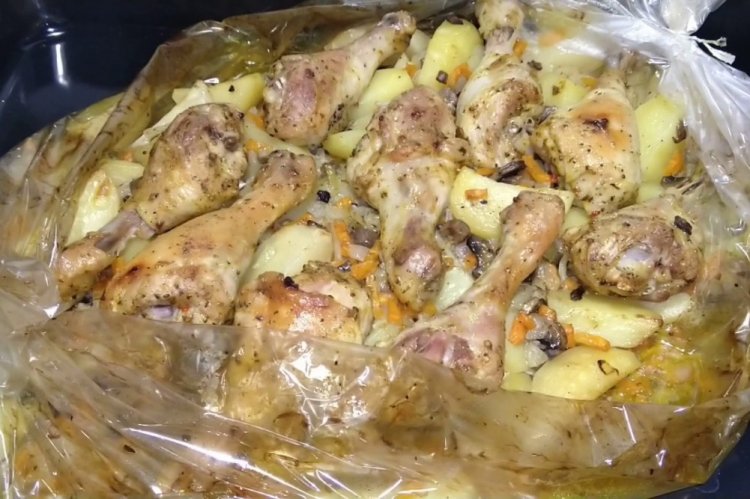 Muslos de pollo con patatas en bolsa de asar