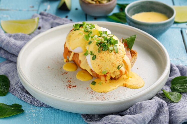 Eggs Benedict mit geräuchertem Lachs