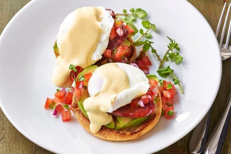 Eggs Benedict mit mexikanischer Salsa
