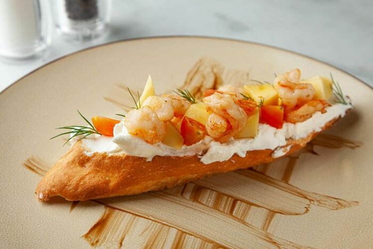 Bruschetta mit Garnelen und Mango