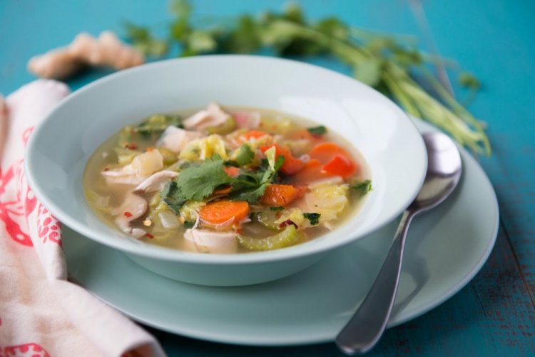 Selleriesuppe mit Huhn und Champignons