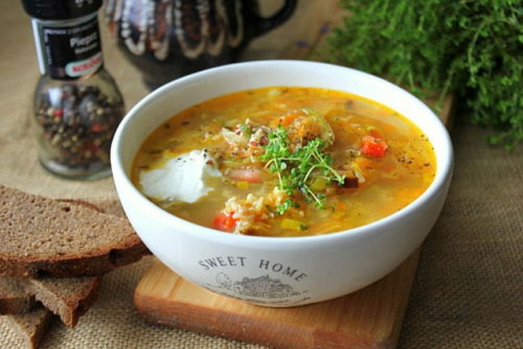 Suppe mit Haferflocken und Selleriewurzel