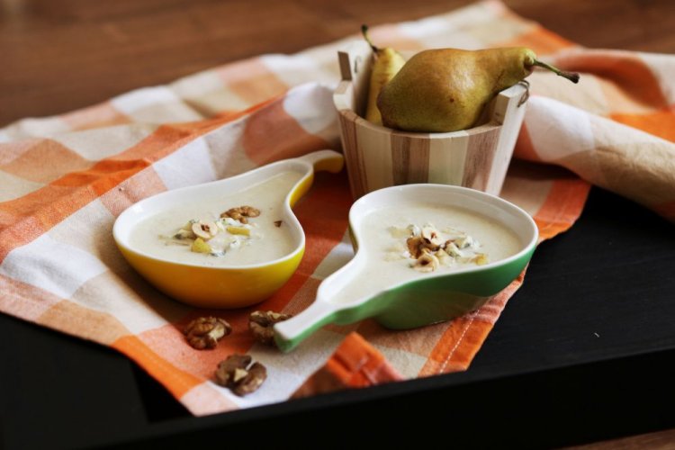 Cremesuppe mit Birnen und Sellerie
