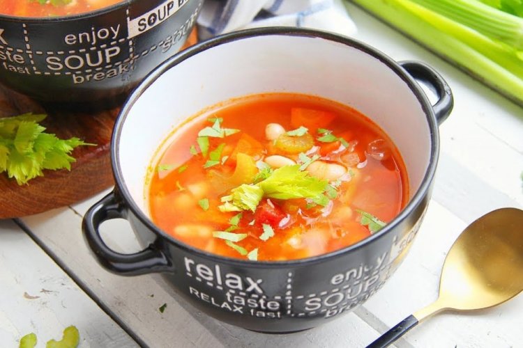 Bohnensuppe mit Sellerie