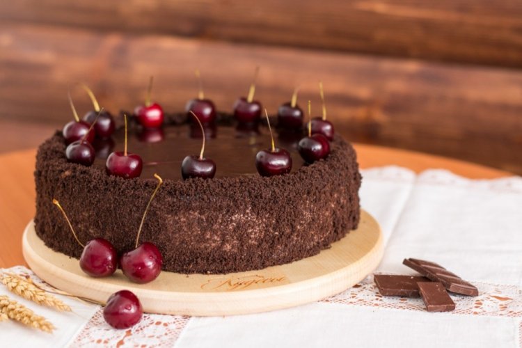 Chocolate Meringue Cake with Cherries