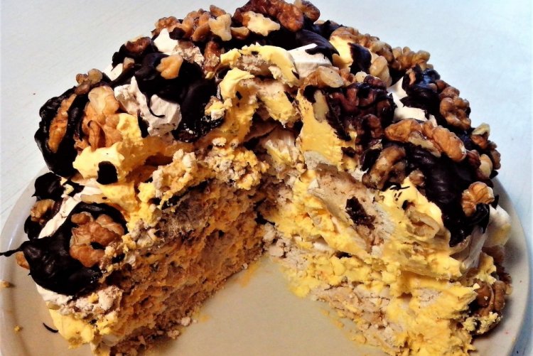 Meringue Cake with Nuts and Prunes