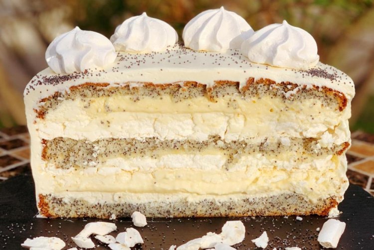Meringue Cake with Sponge Cake