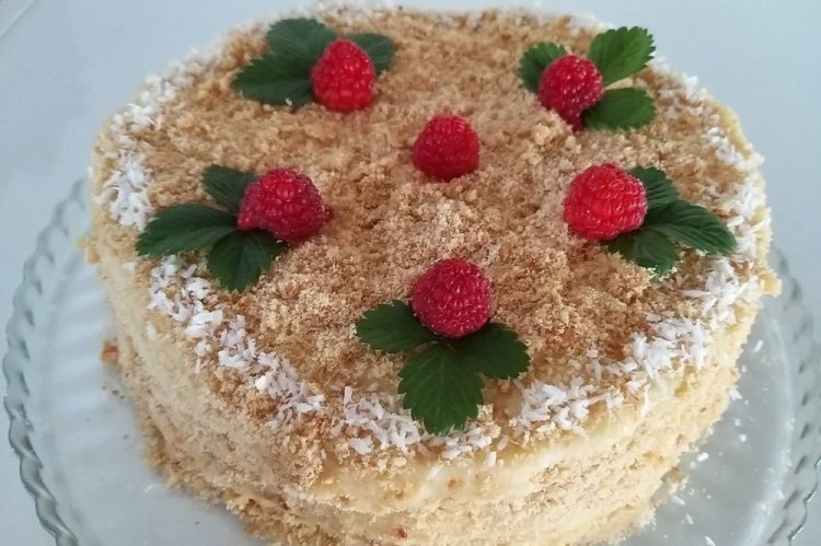 Pastel de requesón en una sartén