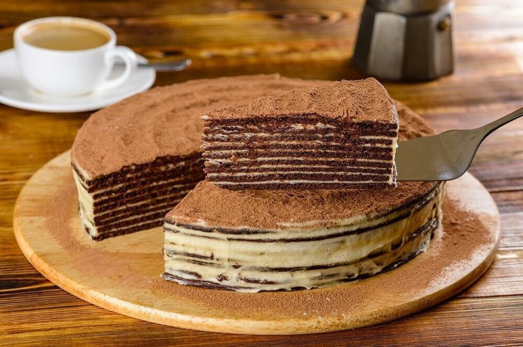 Pastel de café en una sartén