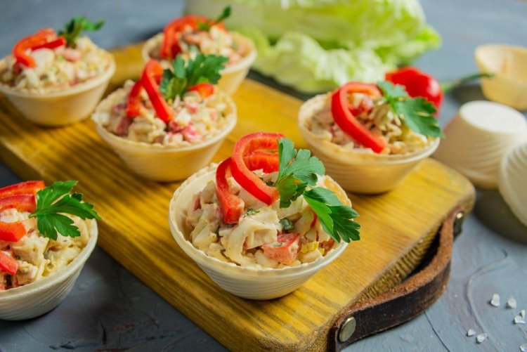 Tartlets mit Krabbenstäbchen und Gemüse