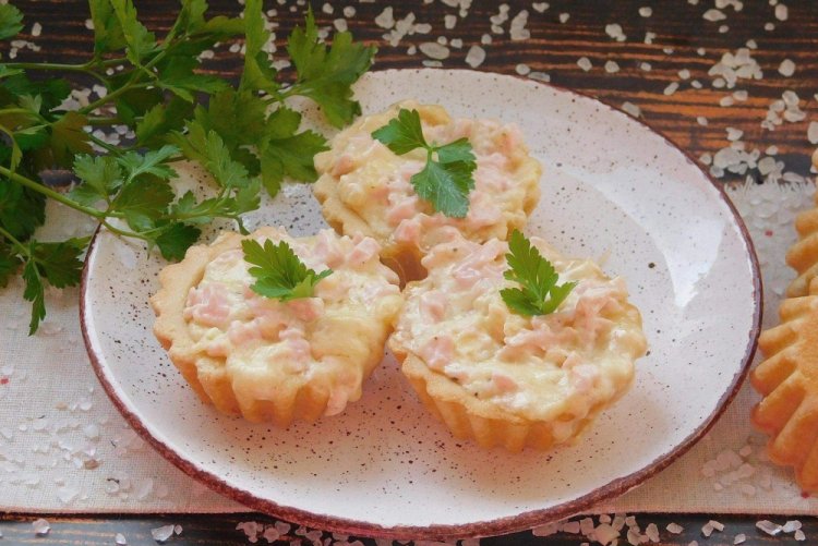Tartlets mit Krabbenstäbchen, Frischkäse und Paprika