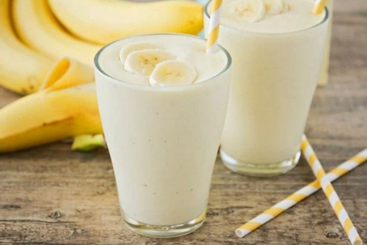 Batido detox de plátano con leche de almendras