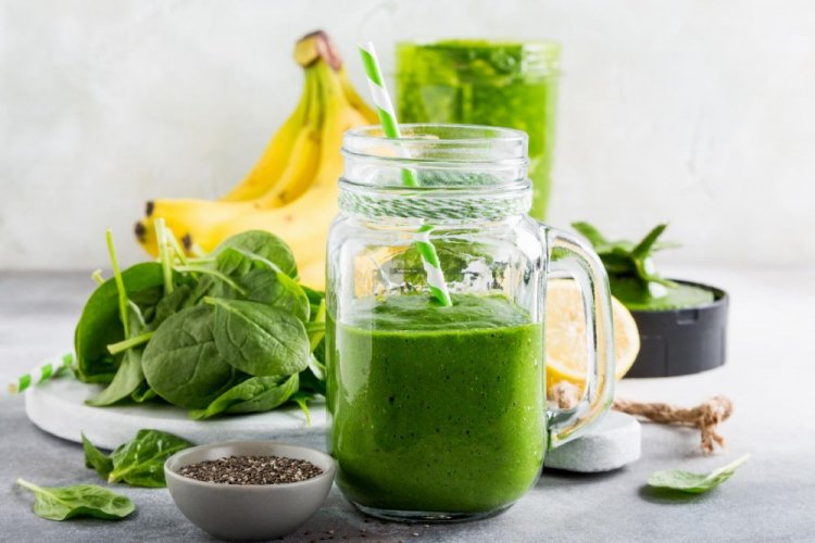 Batido detox de plátano, espinacas y semillas de chía