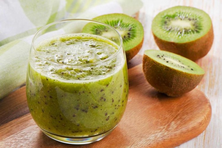 Batido detox de kiwi y zumo de manzana
