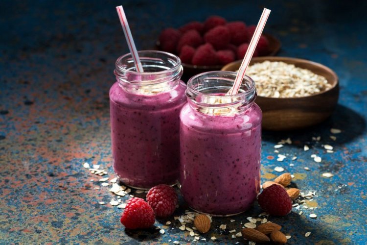 Batido detox de frambuesa, copos de avena y semillas de lino