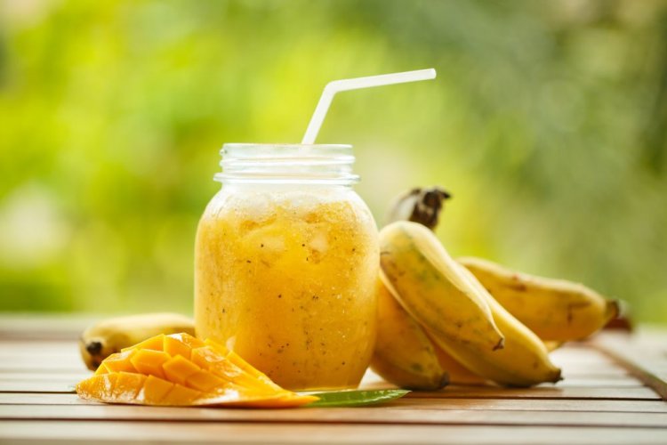 Mango and Banana Smoothie