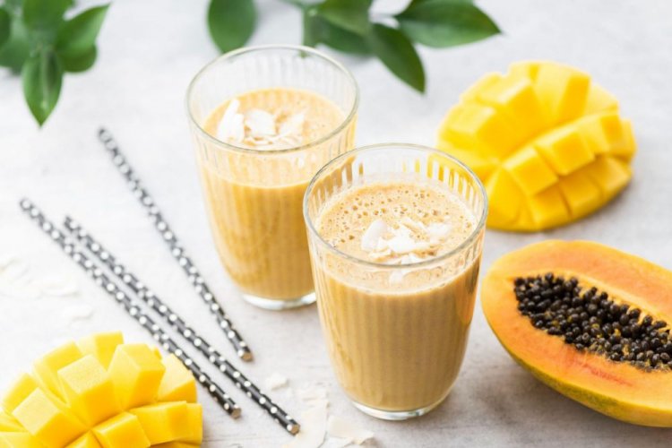 Mango and Papaya Smoothie