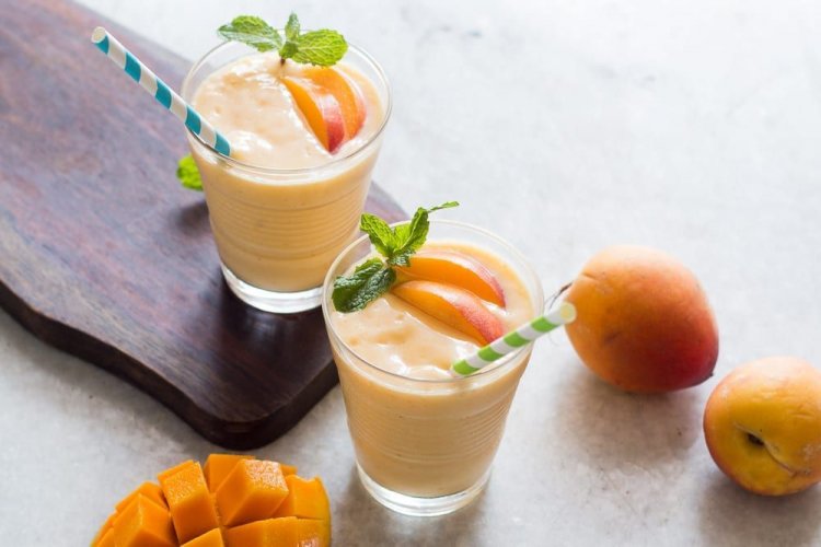 Apricot and Mango Smoothie