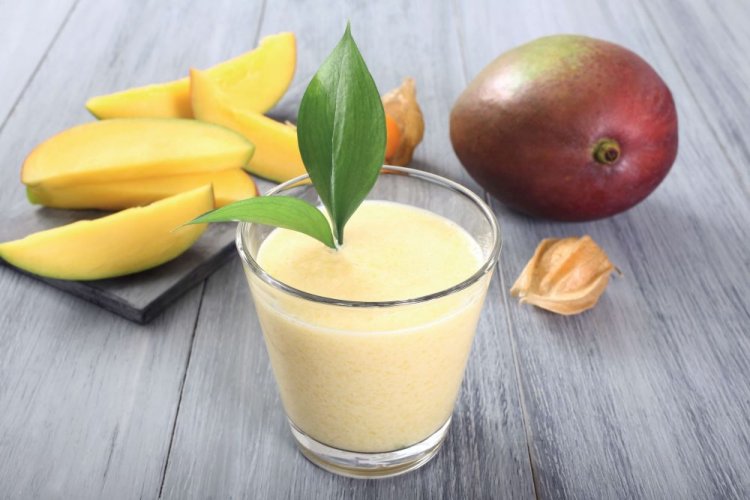 Mango Smoothie with Almond Milk