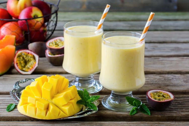 Mango Smoothie with Pistachio Milk