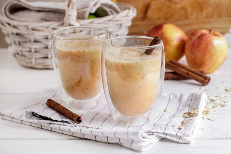 Apfel-Smoothie mit Mandelmilch